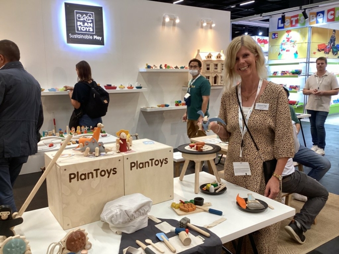 Kerstin-Orth-bei-PlanToys.jpeg