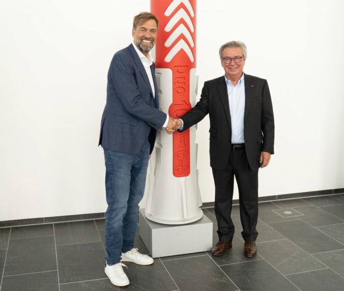 Juergen-Klopp-und-fischer-Chef.jpg