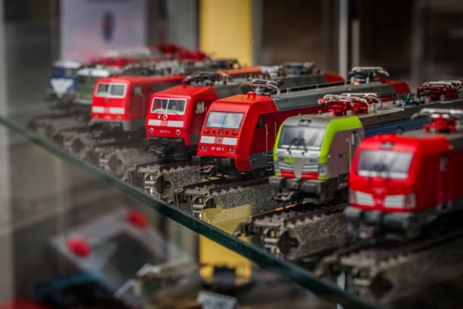 Spielwaren-Schmidt-Eisenbahn.jpg