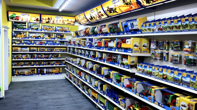 Spielwaren-OppeneigerRegal.jpg