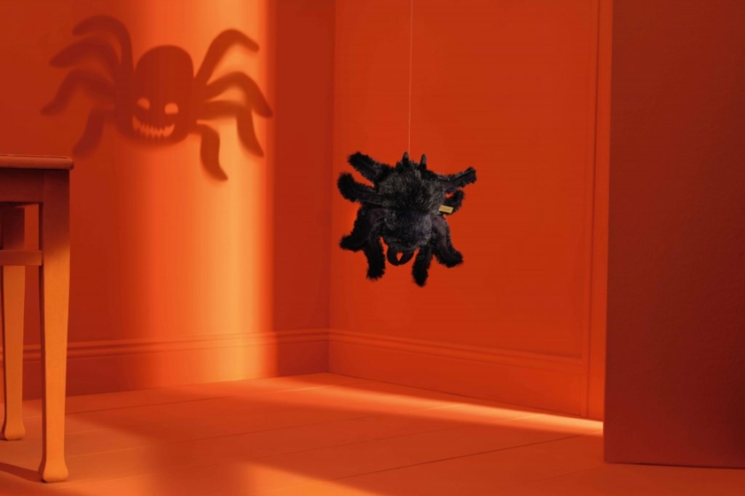 Friends-Halloween-061721-Spider-lanscape-Steiff-Copyright-Steiff.jpg
