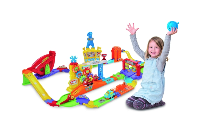 TutTut_Sofie_Stefanie_RCRennbahn