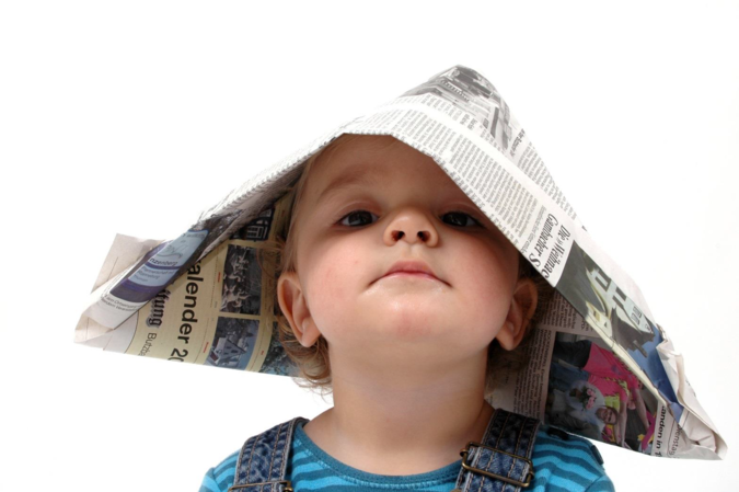 Kindertag Junge mit Bestimmerhut