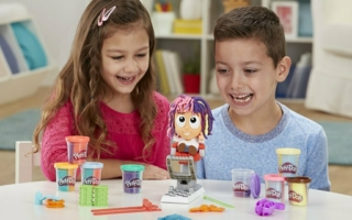 Hasbro-Play-Doh-Freddy-Friseur.jpg