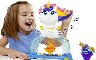 Hasbro-PlayDoh-Buntes-Einhorn.jpg