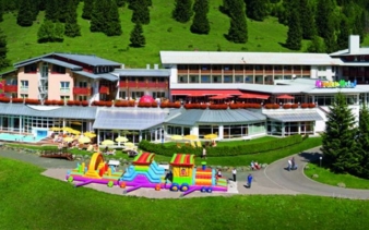 Hotelansicht-Kinderhotel.jpg